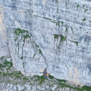 ALPINISTA VOLA IN PARETE E SI INFORTUNA