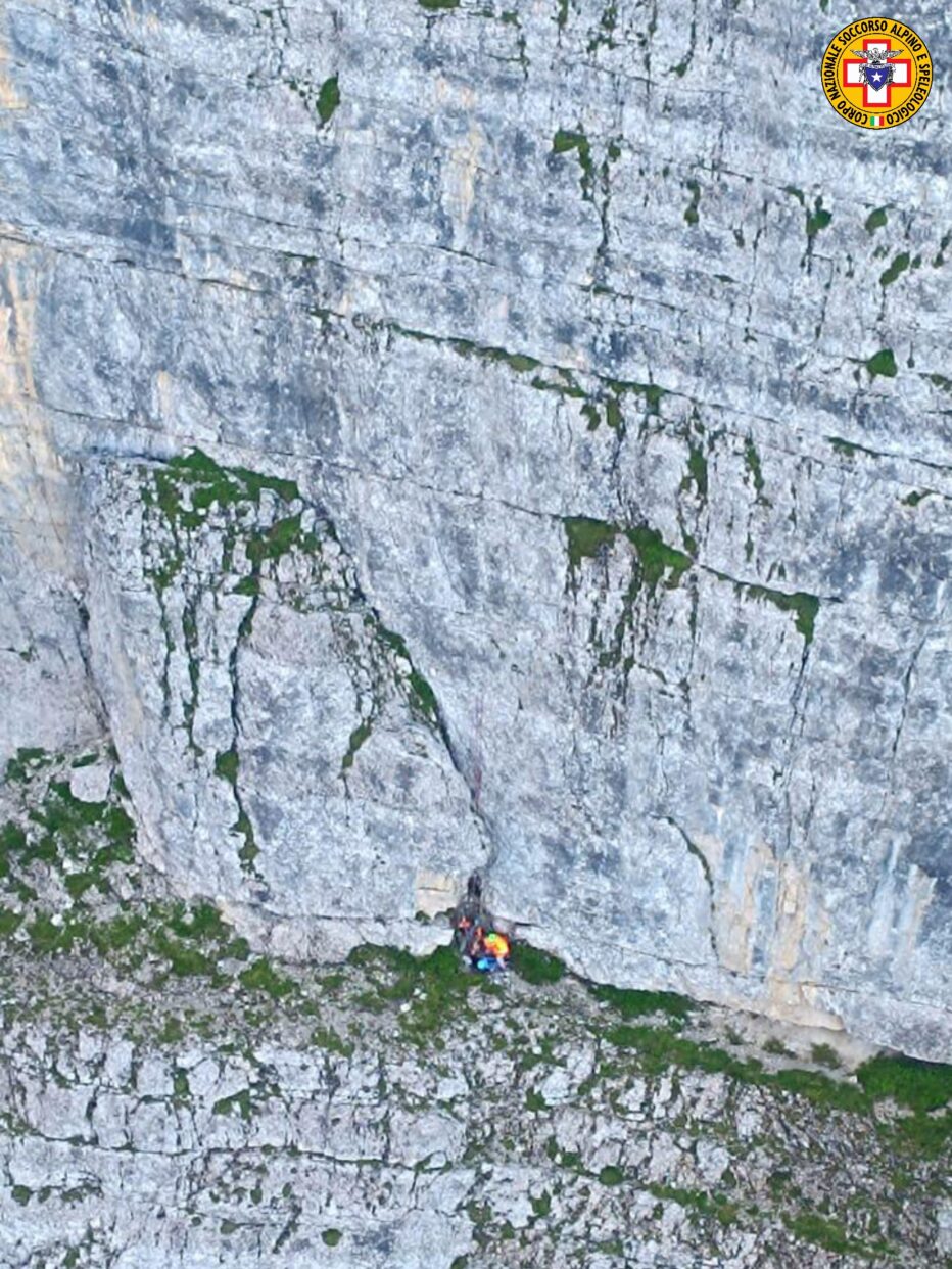 ALPINISTA VOLA IN PARETE E SI INFORTUNA