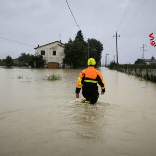 SQUADRE DELLA COLONNA MOBILE REGIONALE DEI VIGILI DEL FUOCO DEL VENETO IN SUPPORTO IN EMILIA ROMAGNA PER L’ESONDAZIONE DEI FIUMI