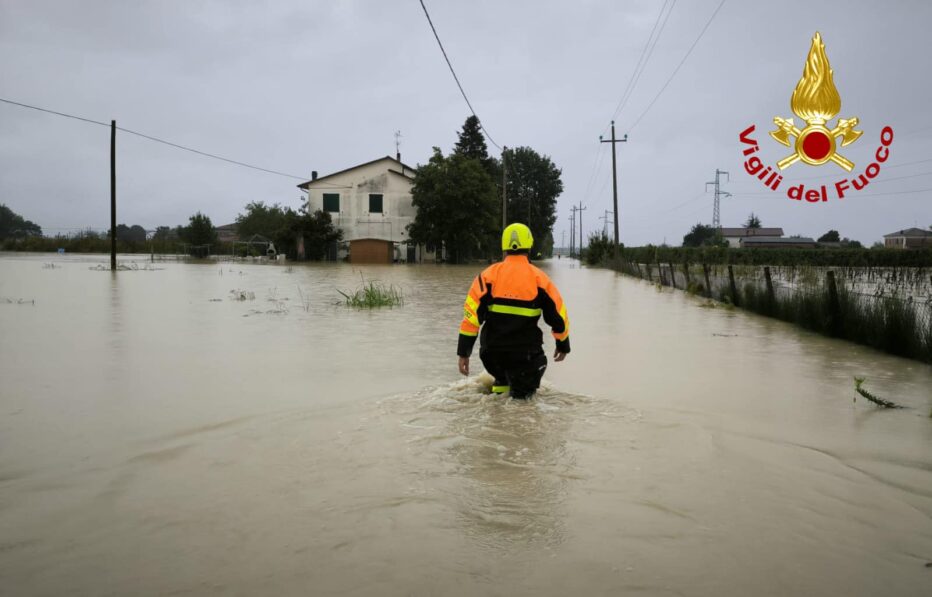 SQUADRE DELLA COLONNA MOBILE REGIONALE DEI VIGILI DEL FUOCO DEL VENETO IN SUPPORTO IN EMILIA ROMAGNA PER L’ESONDAZIONE DEI FIUMI