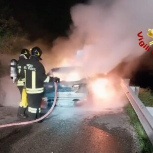 CHIES D’ALPAGO. AUTO IN FIAMME