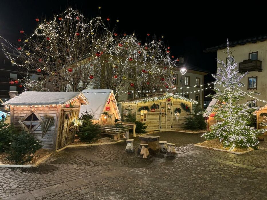 A Cortina d’Ampezzo, sabato 21 dicembre inaugurazione del Villaggio di Babbo Natale. Tanto divertimento per i più piccoli