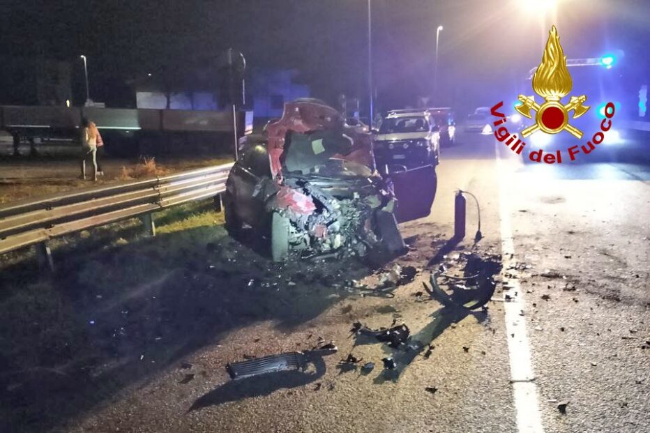 FONZASO, INCIDENTE TRA DUE AUTO: TRE FERITI