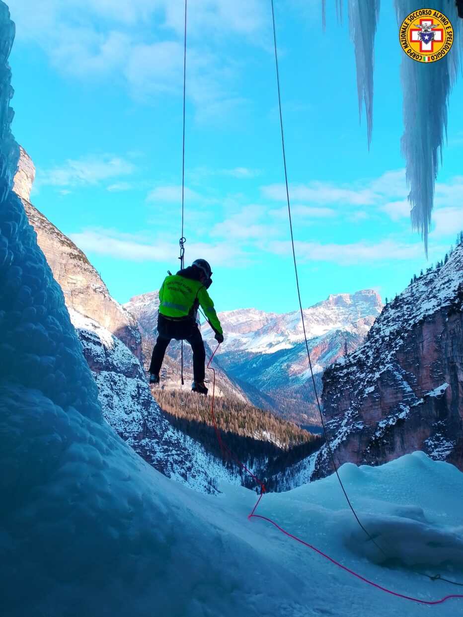 ADDESTRAMENTO SU CASCATE DI GHIACCIO IN VAL TRAVENANZES