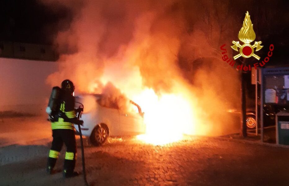 PONTE NELLE ALPI, INCENDIO AUTO ALIMENTATA A GPL