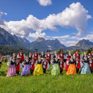 Sappada. Gruppo folk Holzhockar: 50 anni ballando